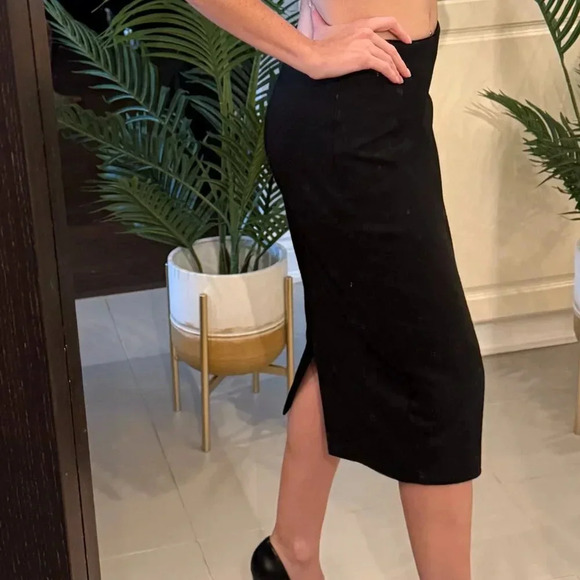 Black Wool Pencil Skirt with Back Slit, Judith and Charles, US 2 - Picture 3 of 8